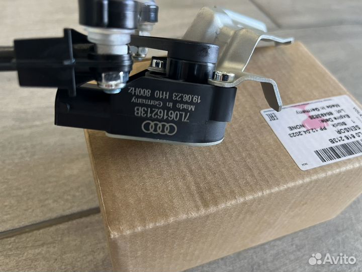 Датчик высоты кузова передний VAG VW Touareg Q7