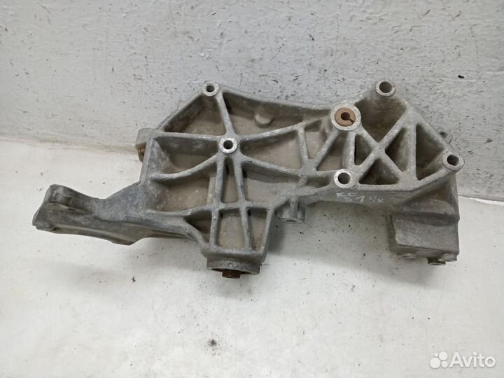 Кронштейн генератора volkswagen passat B5