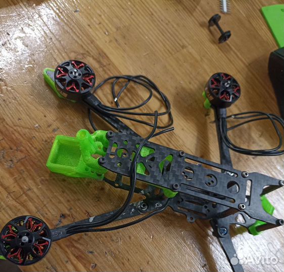 Дрон, моторы, видеопередатчик, бузы, свич плата