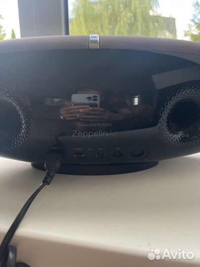 Колонка Bowers & Wilkins Zeppelin air
