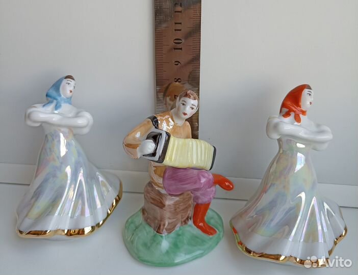 Дулево Фарфоровая статуэтка Русский перепляс три