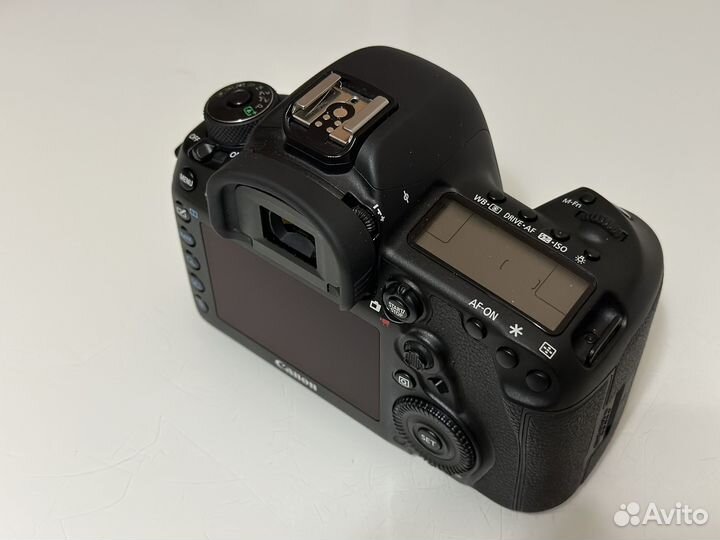 Canon EOS 5D Mark IV + батарейный блок BG-E20