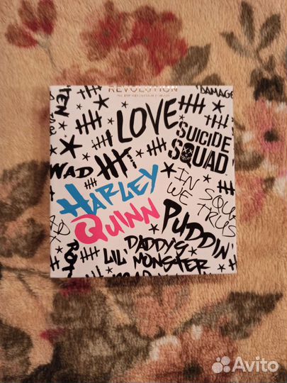 Палетка теней makeup revolution dc x harley quinn