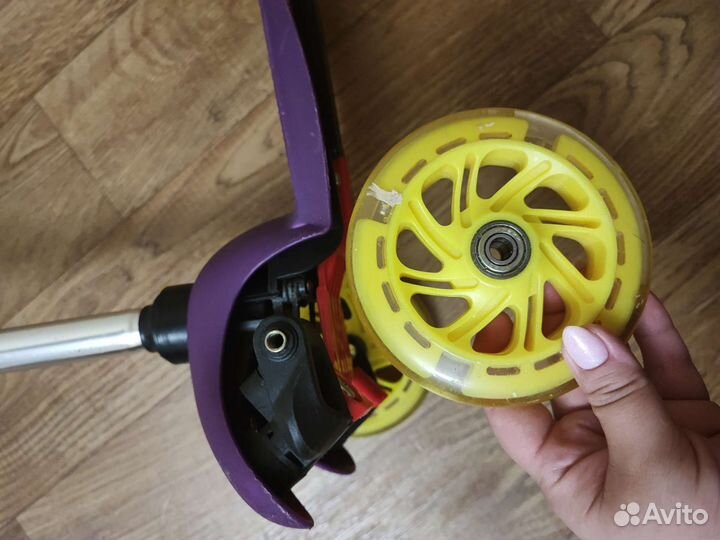 Самокат сломанный