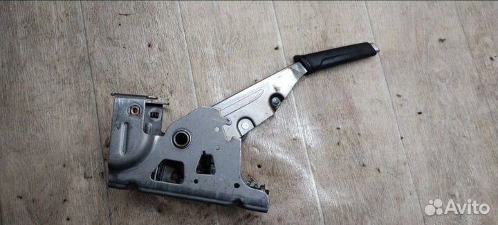 Рычаг стояночного тормоза Opel Insignia A16XER