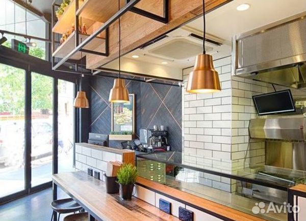 Сеть из трех точек премиальной шаурмы в центре