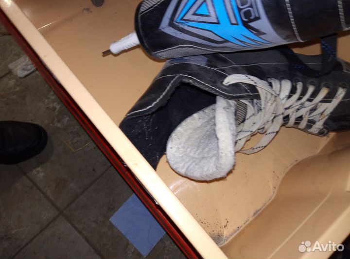 Коньки хоккейные