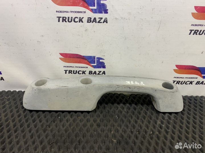 1643367 Ручка решетки радиатора правая