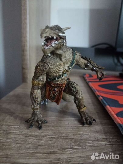 Коллекционная фигурка