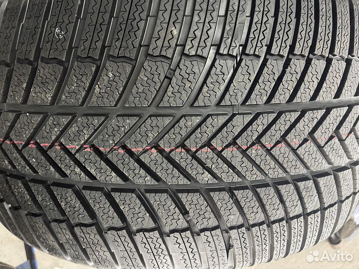 Bridgestone Blizzak LM-005 285/40 R21 и 315/35 R21 V