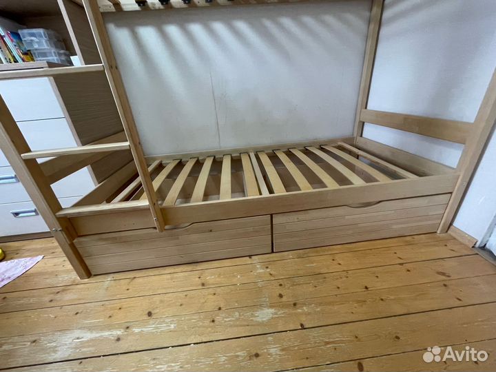 Детская двухярусная кровать