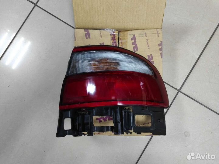 Задний фонарь toyota carina E corona