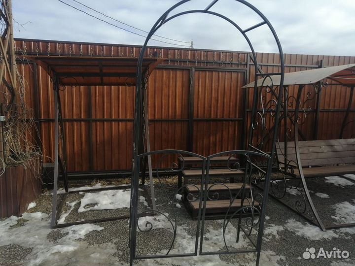 Кованная арка с калиткой (240х120х50) см