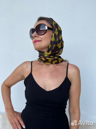 Дизайнерский шелковый платок «Мушки» черный