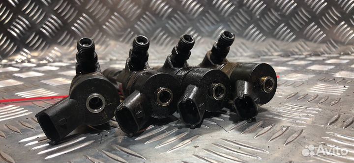 Форсунка топливная Renault Scenic 3 2010