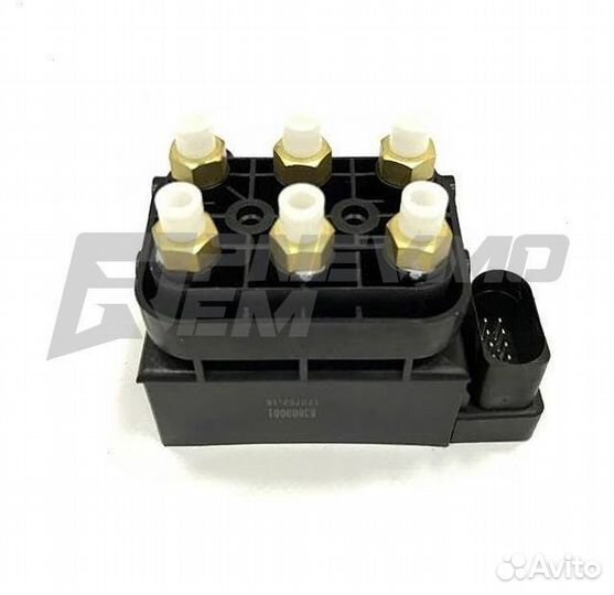 Блок клапанов пневмоподвески Audi Q7