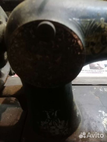 Швейная машина старинная