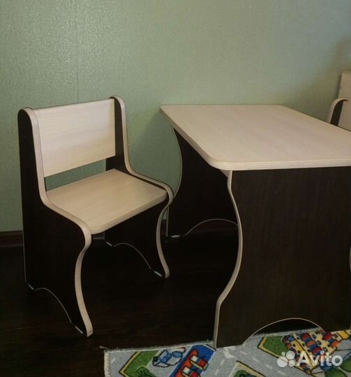 Детский стол и стульчики