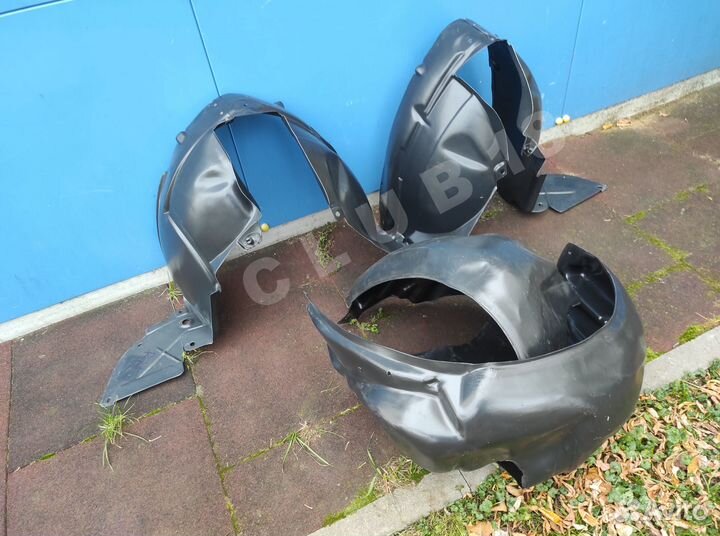 Подкрылок левый и правый Nissan Almera G15 2012-18