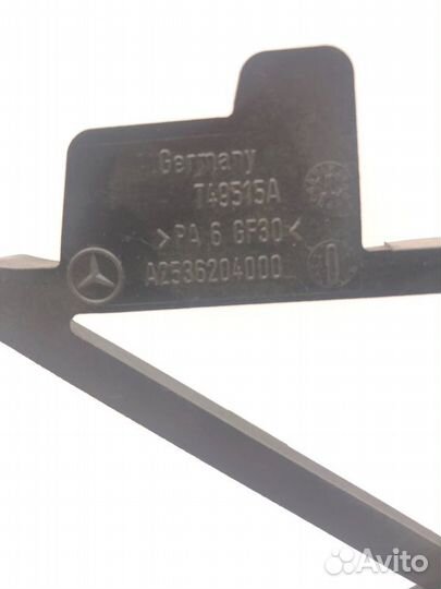 Кронштейн замка капота правый Mercedes-Benz Glc