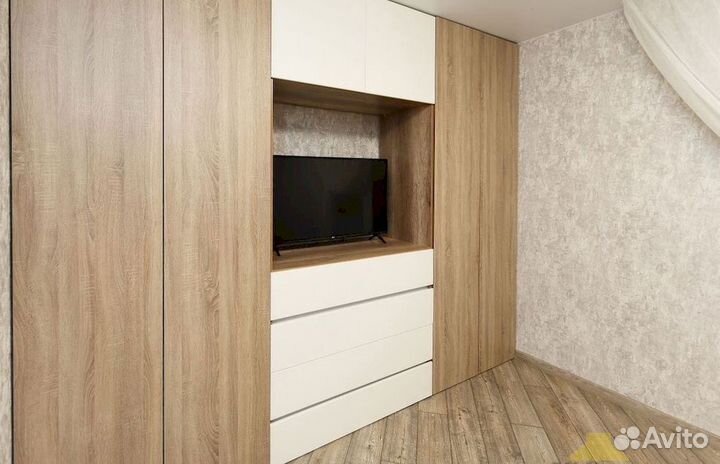 Шкаф с зеркалом