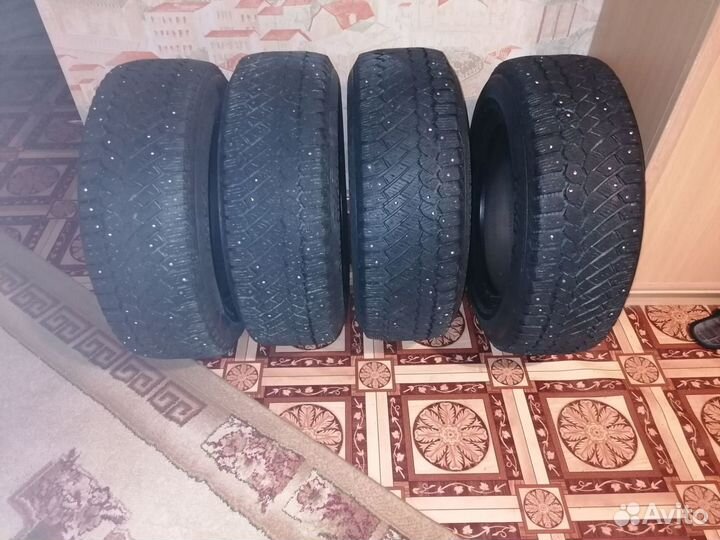 Gislaved Nord Frost 200 215/65 R16 102T