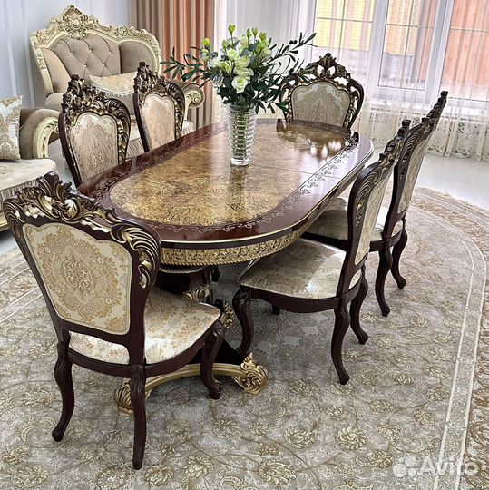 Стол и стулья в гостиную. В наличии