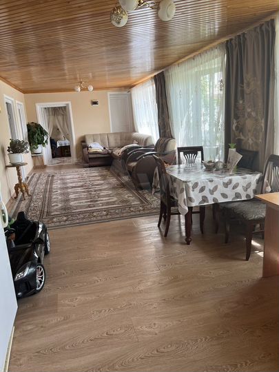 Комната 95 м² в 2-к., 1/2 эт.
