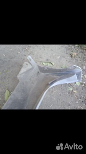 Пластиковый порог toyota ist