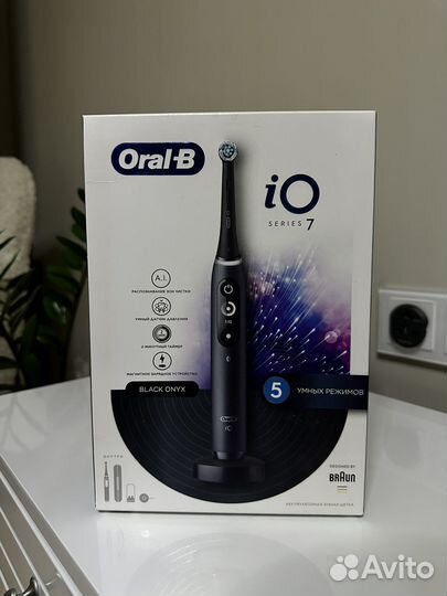 Электрическая зубная щетка Oral-B IO 7, black onyx