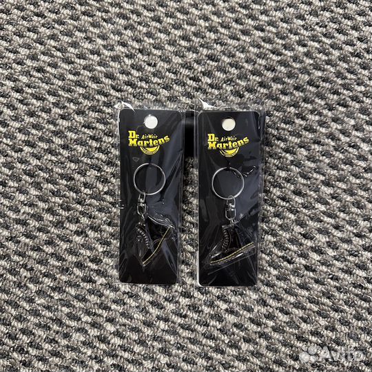 Брелок DR.martens Keychain 2025
