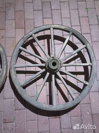 Старинные колеса от телеги