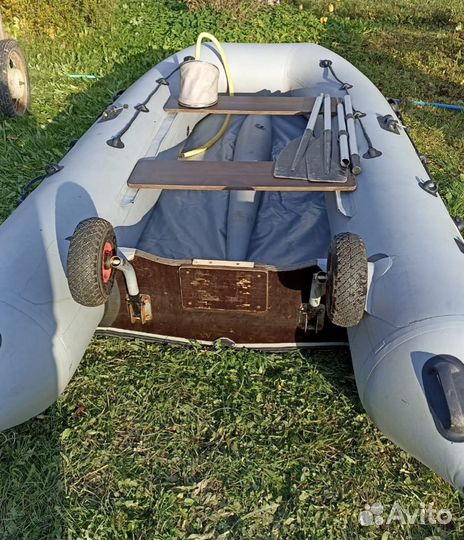 Продаётся лодка