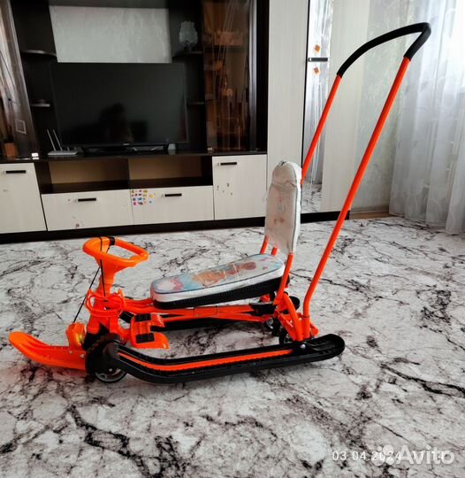 Детский снегокат с колесами