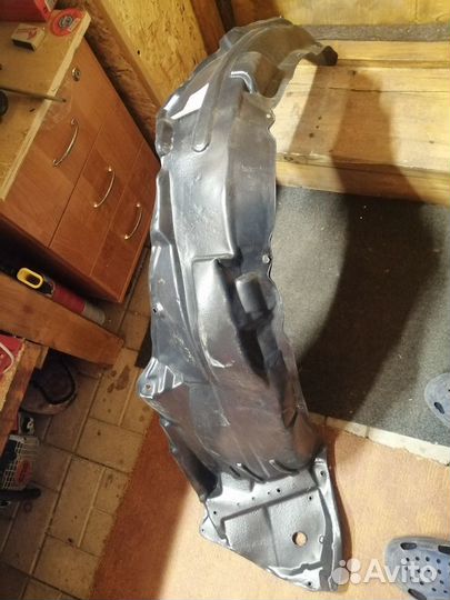 Подкрылок передний левый toyota corolla 180