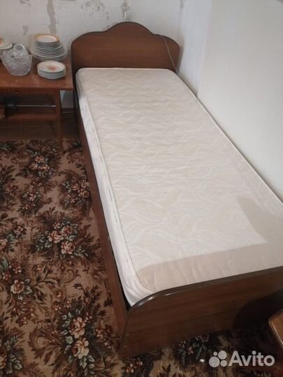 Кровать
