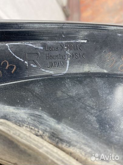 Задний правый наружный фонарь камри 55