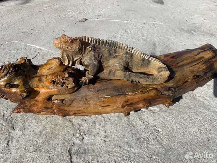 Садовая фигура ящерица