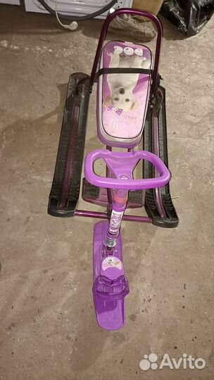 Детский снегокат со спинкой