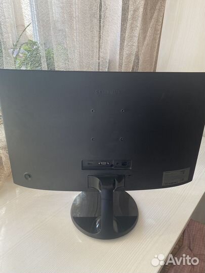 Монитор Samsung изогнутый C24F396hi