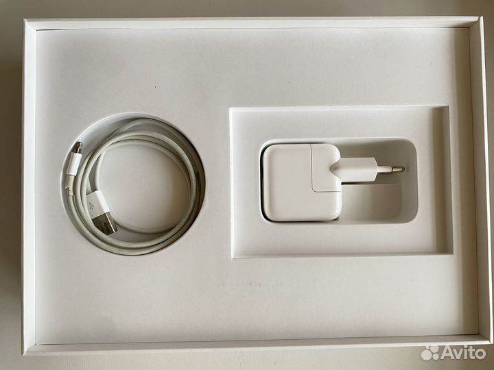 Apple iPad (6-го поколения) 32 Gb WiFi + стилус