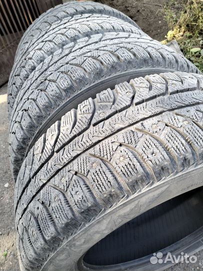 Bridgestone Ice Cruiser 7000 215/60 R16 95T