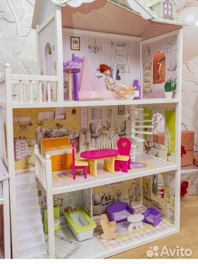 Кукольный домик с мебелью