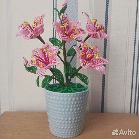 Цветы из бисера ручной работы