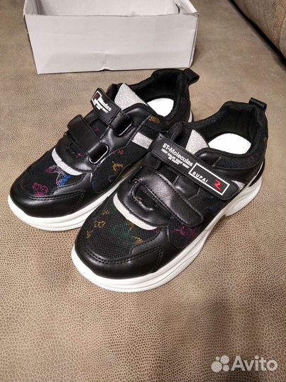 Кроссовки женские 37 размер новые