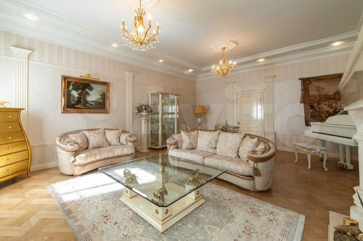 Коттедж 580 м² на участке 15 сот.