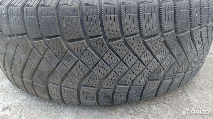 Pirelli Ice Zero 215/65 R17