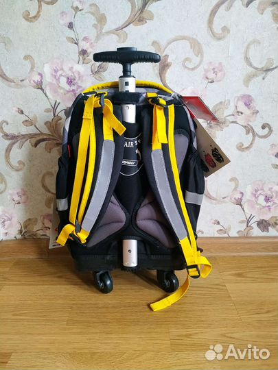 Рюкзак для мальчика на колесиках