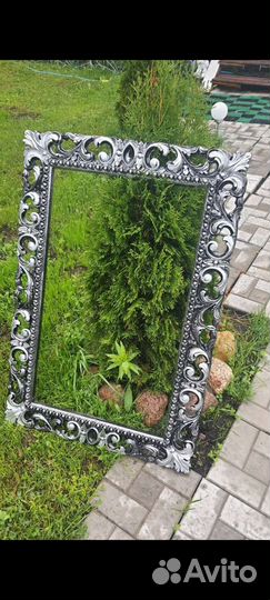 Зеркало в резной раме