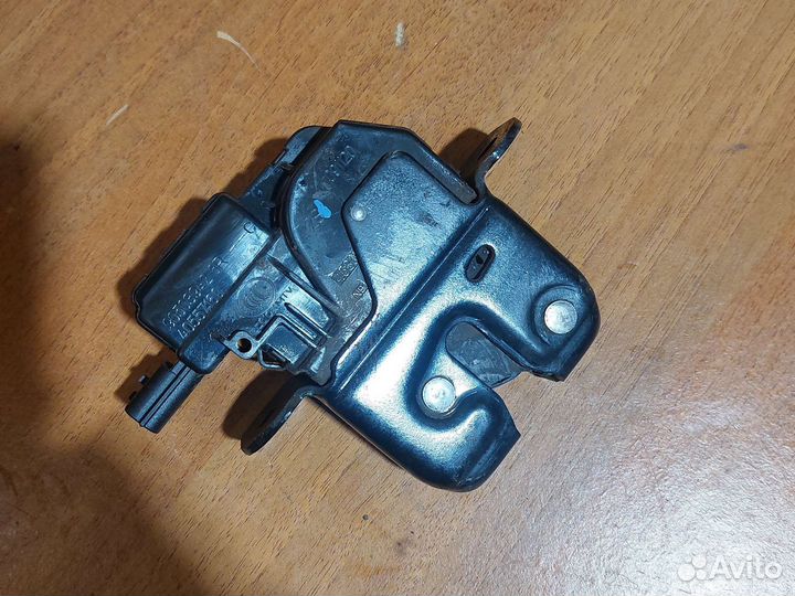 Renault duster 2020-2022- замок крышки багажника